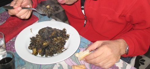 Arroz negro, cocinado por Joaquín del Val