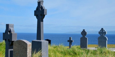 Cementerio en las islas de Aran, Irlanda
