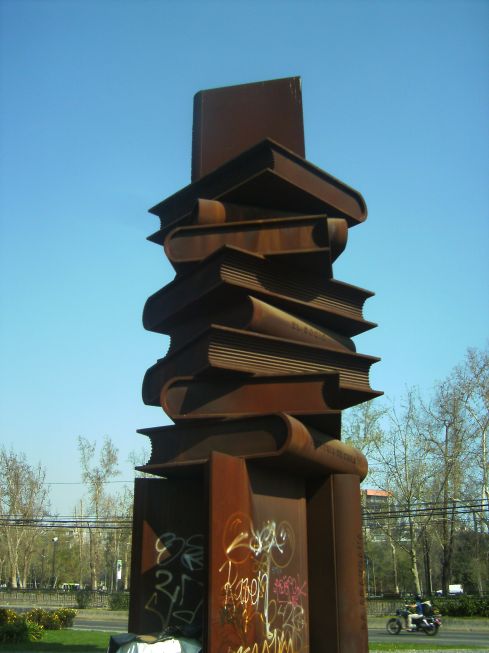 Monumento al libro en Santiago de Chile